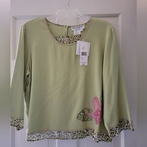 Nancy Bolen City Girl Green Floral Women's Top NWT Pit To Pit 21 Inches